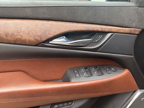 Used 2015 Cadillac Escalade Luxury image 9