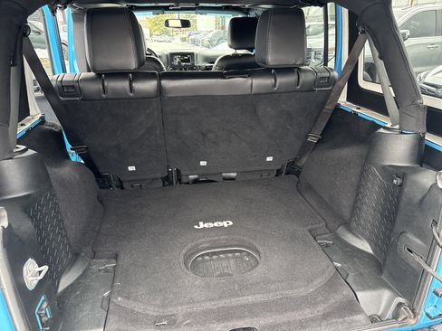 Used 2017 Jeep Wrangler Unlimited Sahara image 14