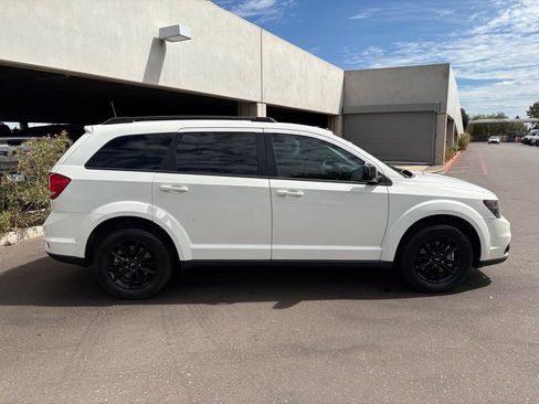 Used 2019 Dodge Journey SE w/ Connectivity Group FWD image 4