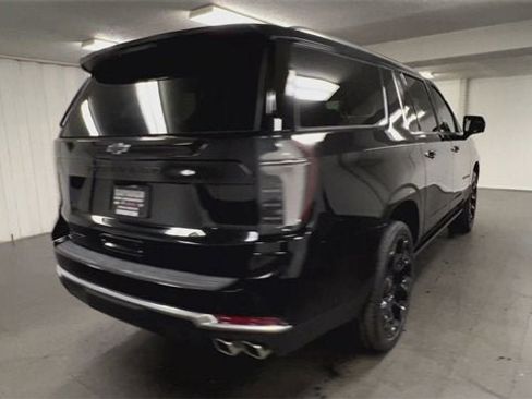Certified 2025 Chevrolet Suburban High Country image 8