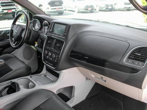 Used 2020 Dodge Grand Caravan SXT image 38