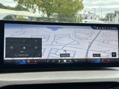 New 2026 BMW 330i Sedan w/ M Sport Package image 5