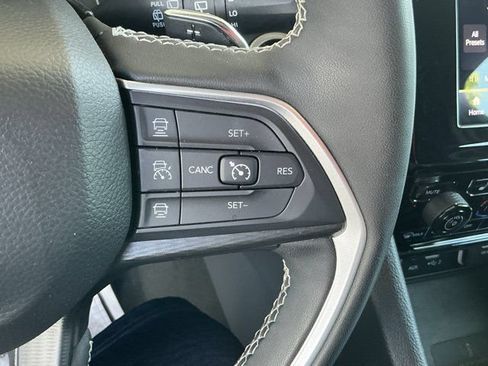 Used 2024 Jeep Grand Cherokee Altitude AWD/4WD image 28