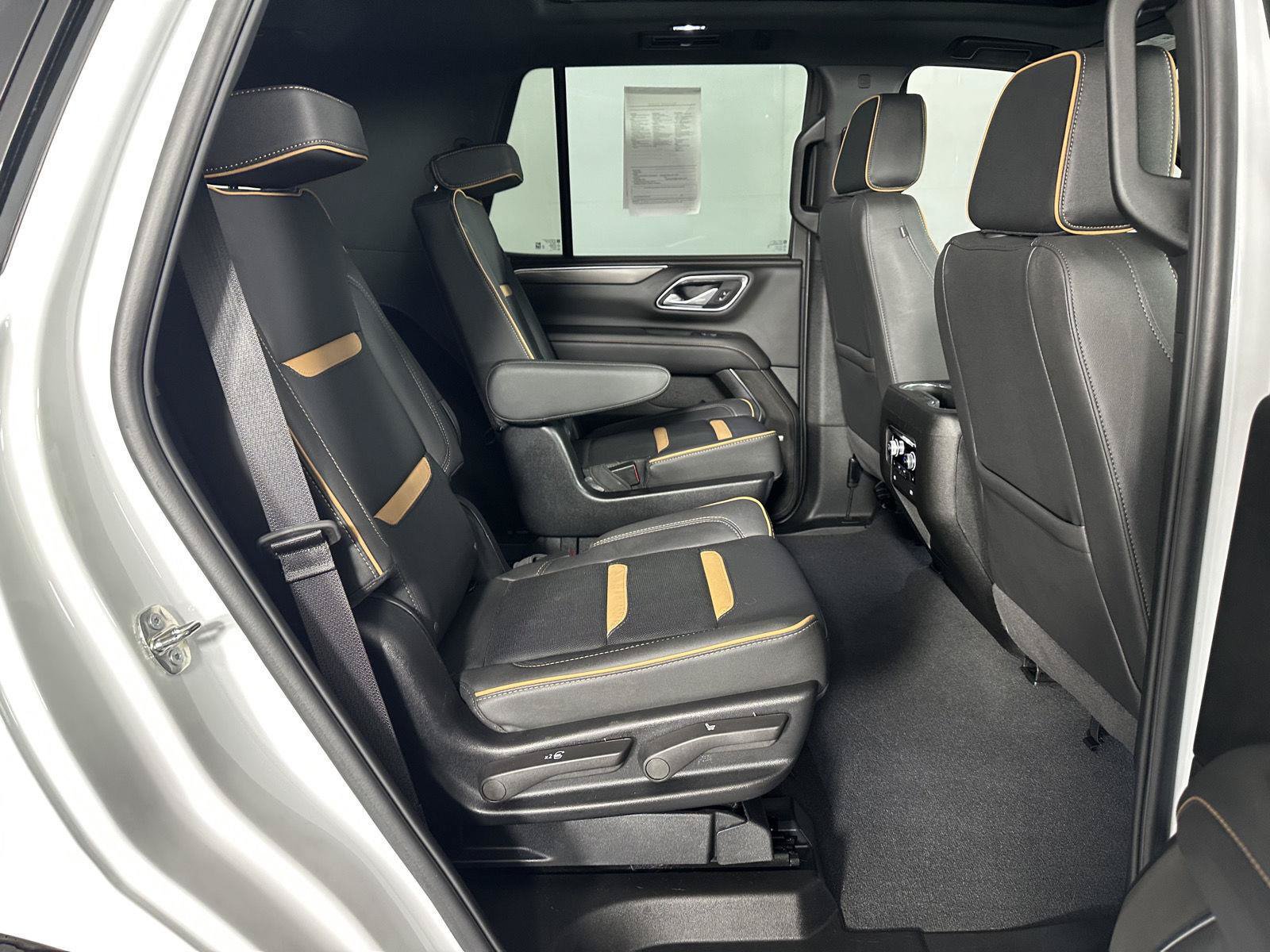 Used 2024 GMC Yukon AT4 w/ Technology Package AWD/4WD image 13