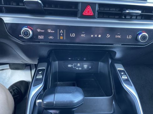 Certified 2024 Kia Sorento S image 16