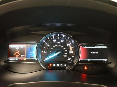 Certified 2018 Ford Explorer XLT w/ Equipment Group 202A AWD/4WD image 19