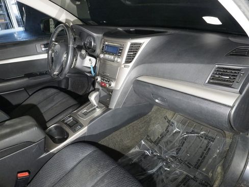 Used 2012 Subaru Outback 2.5i Premium w/ All-Weather Pkg AWD/4WD image 17