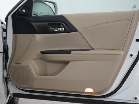 Used 2014 Honda Accord Touring image 9