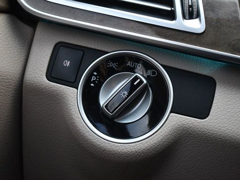 Used 2014 Mercedes-Benz E 550 4MATIC Sedan image 32