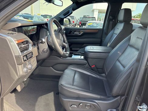 Used 2025 GMC Yukon Denali RWD image 9