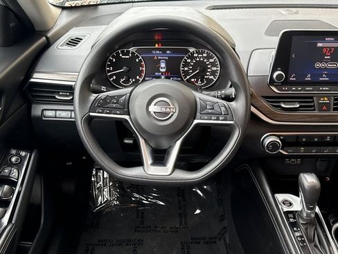 Used 2023 Nissan Altima 2.5 SV image 11