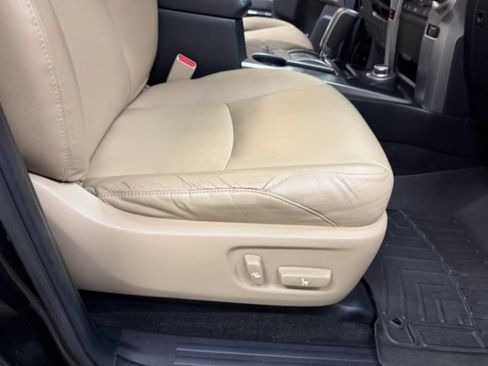 Used 2012 Toyota 4Runner Limited AWD/4WD image 31
