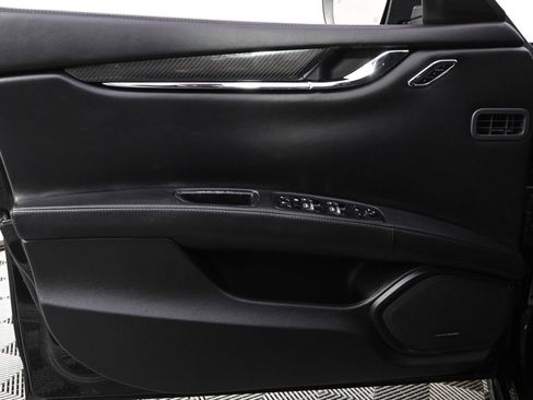 Used 2017 Maserati Quattroporte GTS GranLusso image 25