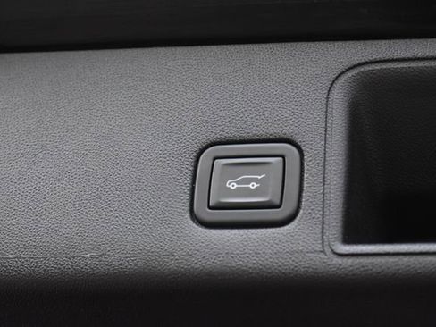 Used 2023 GMC Terrain SLT w/ Infotainment Package II AWD/4WD image 23