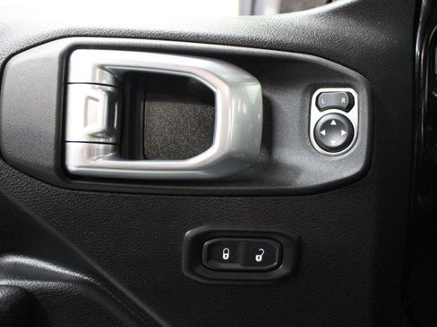 Used 2022 Jeep Gladiator Sport image 21