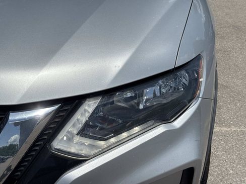 Used 2018 Nissan Rogue SV FWD image 11