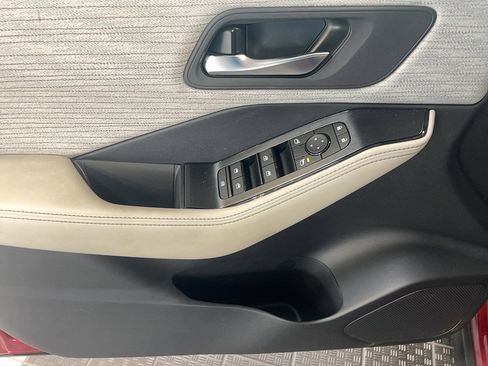 Used 2023 Nissan Rogue SV image 14