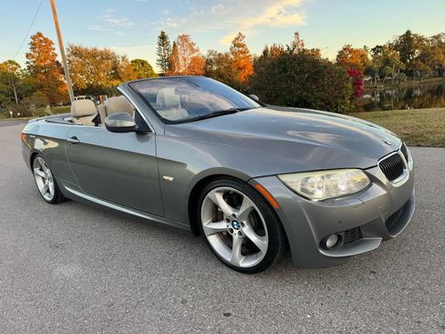 Used 2011 BMW 335i Convertible image 2