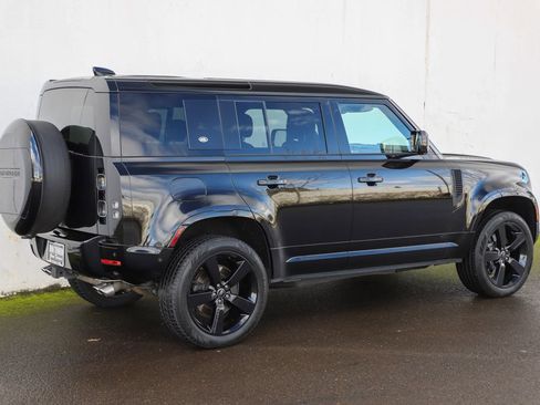 Used 2024 Land Rover Defender 110 V8 image 5