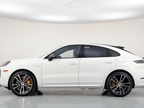 Used 2024 Porsche Cayenne Turbo image 9