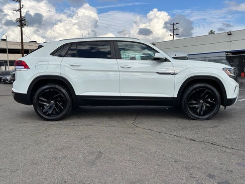 Used 2022 Volkswagen Atlas Cross Sport SE image 3