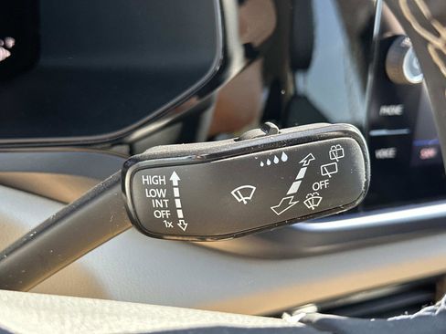 Used 2022 Volkswagen Taos SE image 24