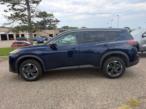 Used 2024 Nissan Rogue SV AWD/4WD image 8