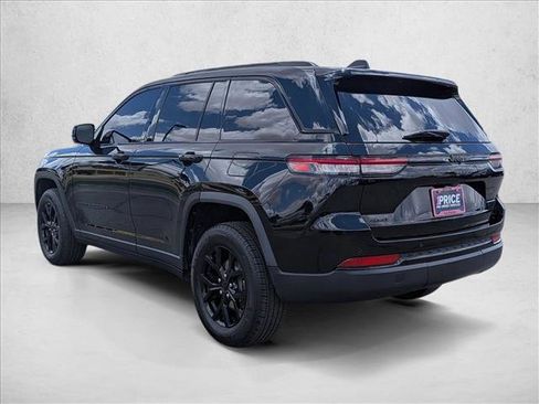 Used 2024 Jeep Grand Cherokee Altitude AWD/4WD image 8