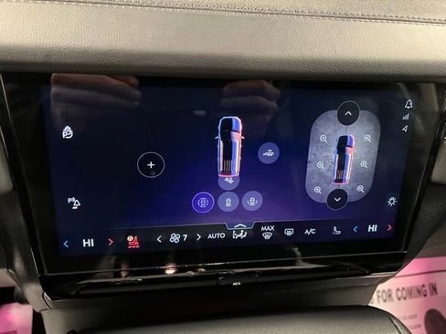 Used 2025 Lincoln Navigator L Reserve image 33