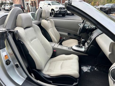 Used 2006 Nissan 350Z Touring image 37