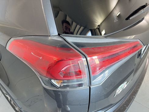 Used 2016 Toyota RAV4 LE AWD/4WD image 37