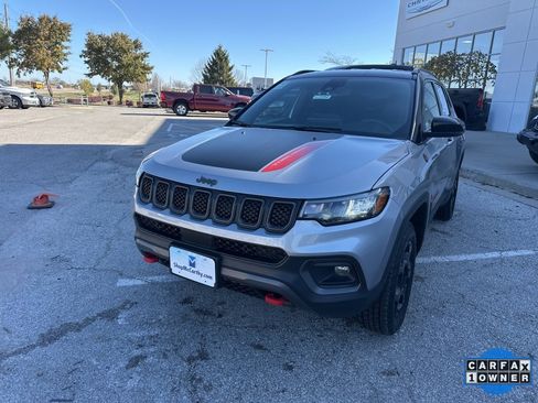 Used 2023 Jeep Compass Trailhawk image 11