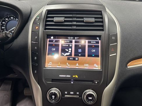 Certified 2019 Lincoln MKC Reserve w/ MKC Climate Package image 18