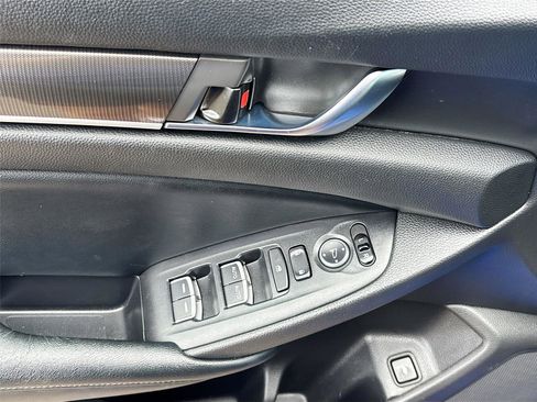 Used 2018 Honda Accord Sport image 17