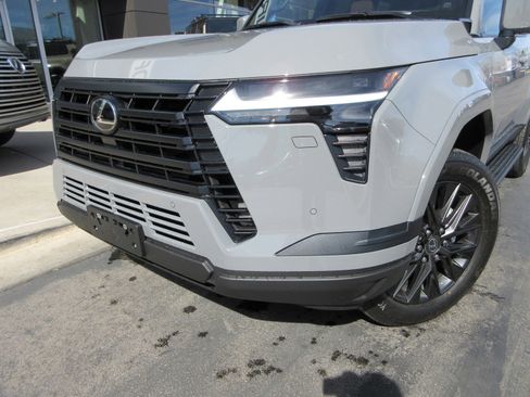 Used 2026 Lexus GX 550 w/ Cold Area Package image 15