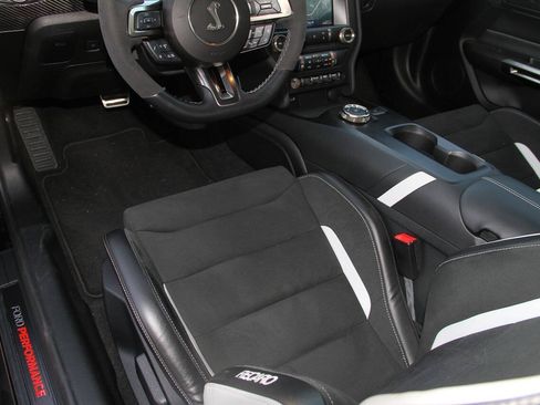 Used 2021 Ford Mustang Shelby GT500 w/ Carbon Fiber Track Pack RWD image 21