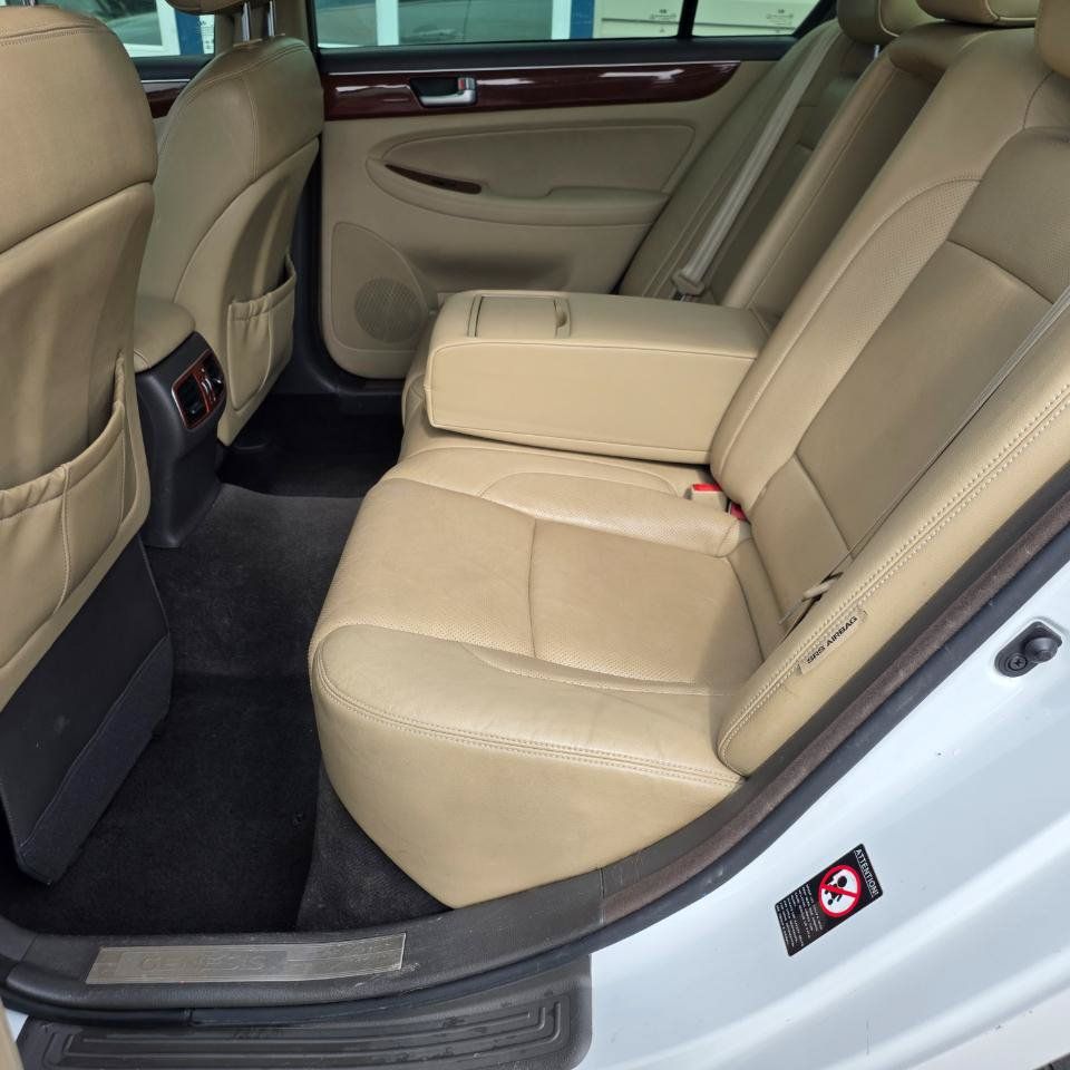 Used 2013 Hyundai Genesis 3.8 RWD image 26