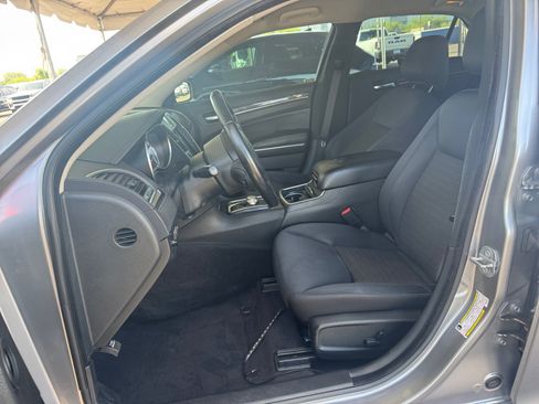 Used 2018 Chrysler 300 Touring w/ Sport Appearance Package RWD image 9