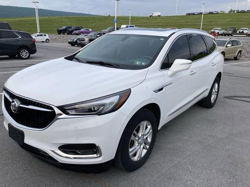 Used 2018 Buick Enclave Essence AWD/4WD image 3