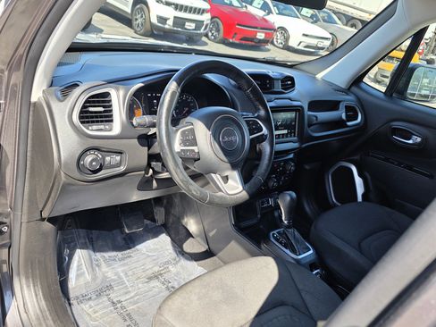 Used 2018 Jeep Renegade Latitude w/ Advanced Technology Group image 10