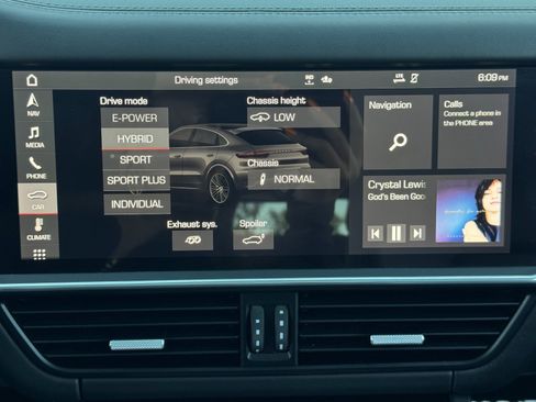 Used 2021 Porsche Cayenne Turbo S image 28