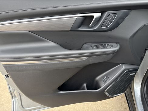 Used 2025 Buick Enclave Preferred image 10