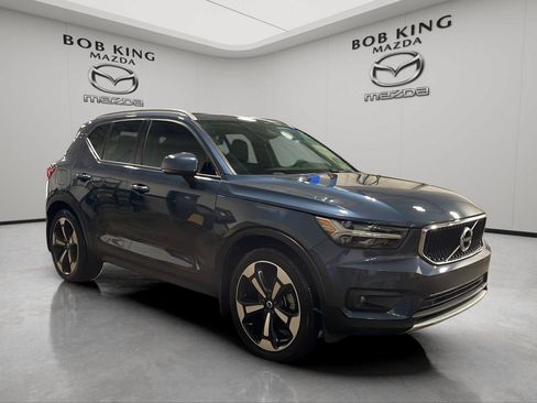 Used 2021 Volvo XC40 T5 Momentum w/ Premium Package AWD/4WD image 7