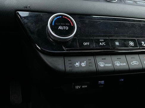 Used 2025 Hyundai Elantra Limited image 26