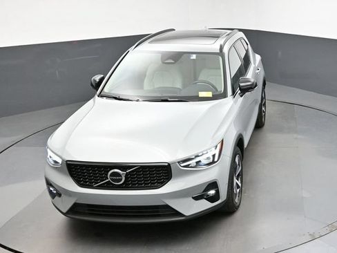 Used 2026 Volvo XC40 B5 Plus AWD/4WD image 19