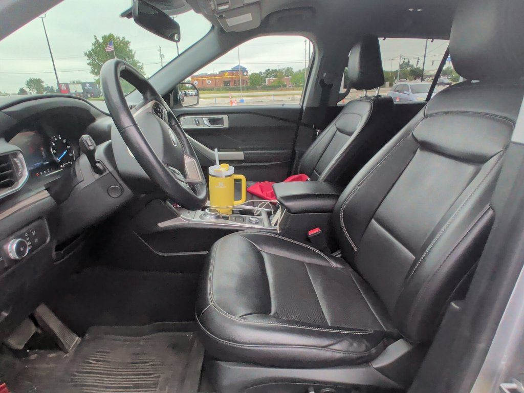 Used 2022 Ford Explorer Limited w/ Equipment Group 301A AWD/4WD image 6