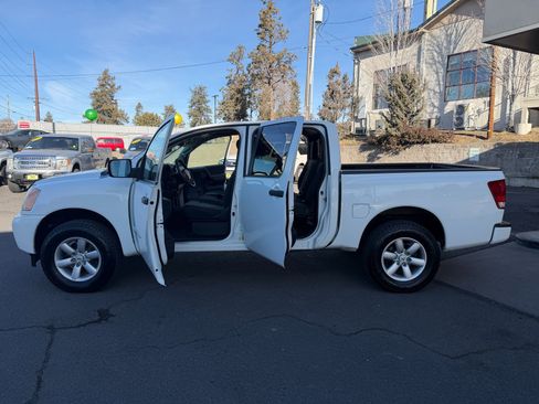 Used 2014 Nissan Titan SV image 7