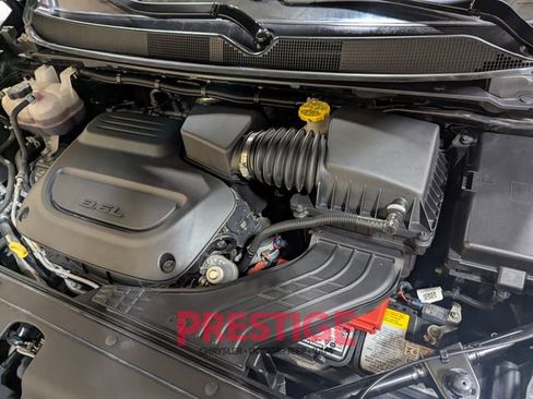 Used 2024 Chrysler Pacifica Touring-L image 33