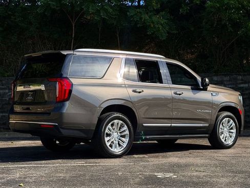 Used 2021 GMC Yukon SLT w/ SLT Luxury Plus Package RWD image 4