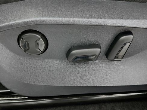 Used 2024 Volkswagen Tiguan Wolfsburg Edition image 21